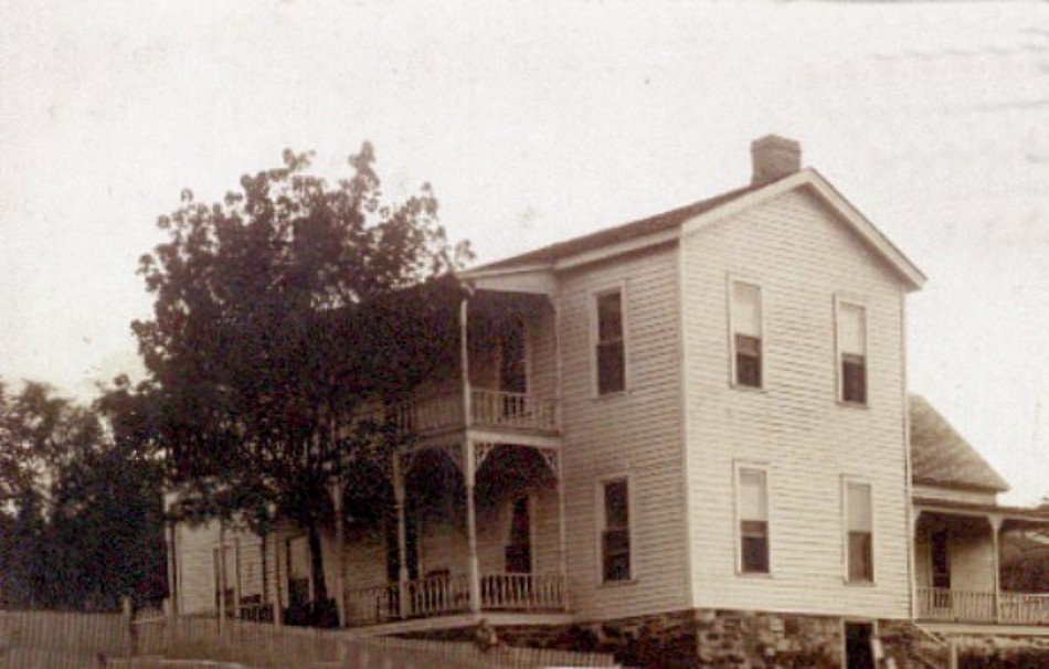 043 Bridges Carrsville Hotel at riverfront